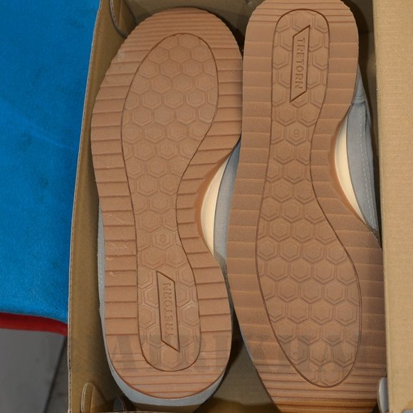 Tretorn Women’s Rawlins Sneaker Suede Leather Lightweight Rawlins 2.0 GReen/Gray - Picture 9 of 9